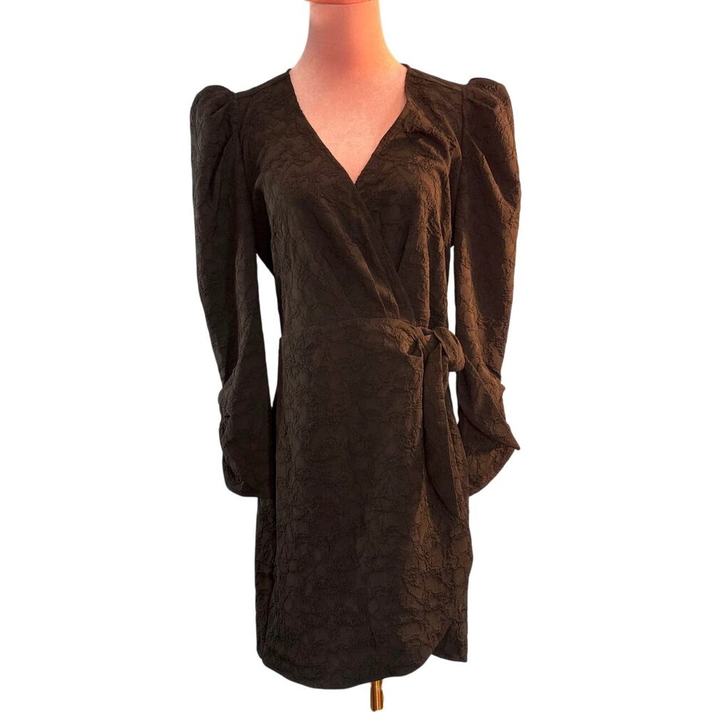 NWOT ASTR Dress 1/2 Wrap Black with Textured Jacquard, Side Tie, Puff Sleeve Med